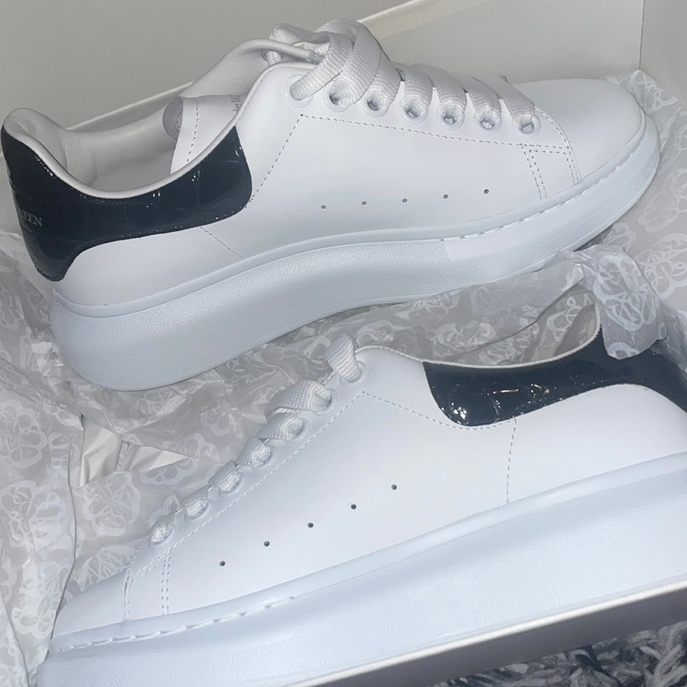 Crocodile black and white Alexander Mqueen